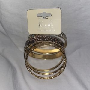 Right fashion bracelets